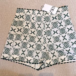 New embroidered high waist short size medium